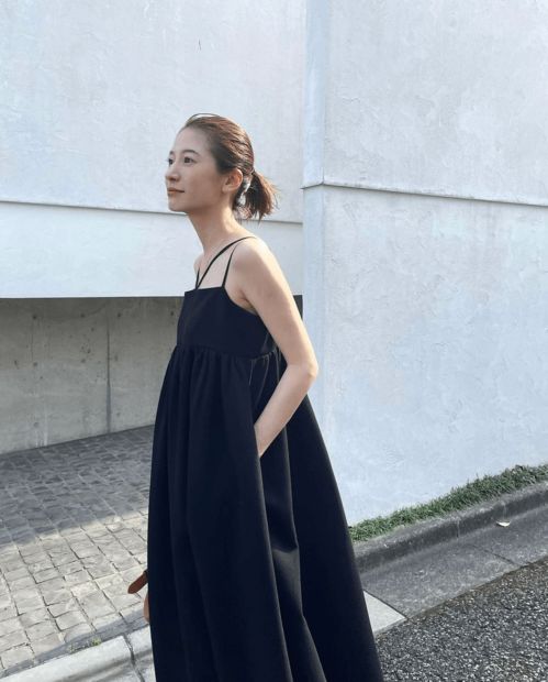 喜歡寬松型衣服的自在，卻又擔心松垮？4招教你穿得飄逸又修身